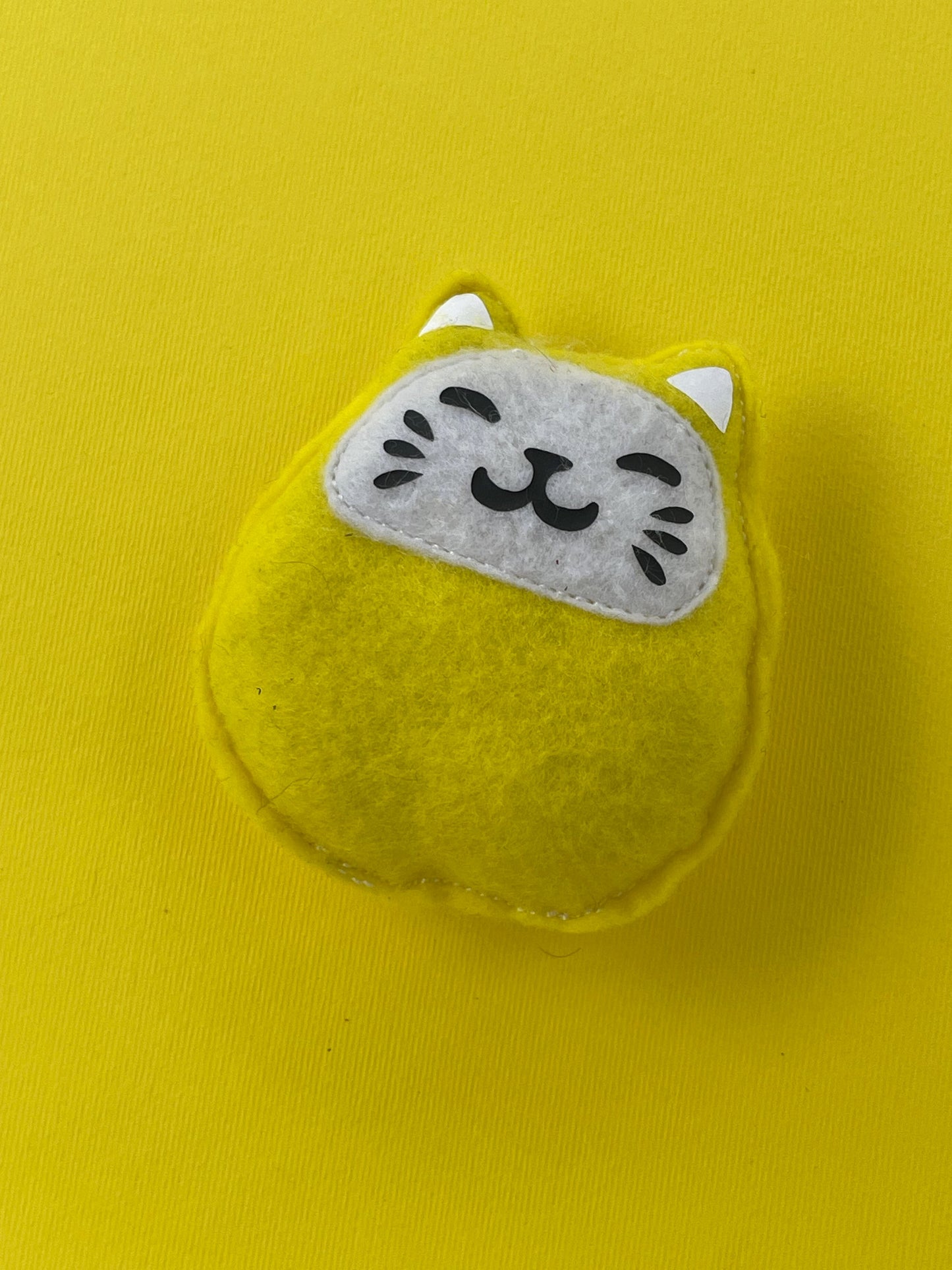 Daruma neko jaune